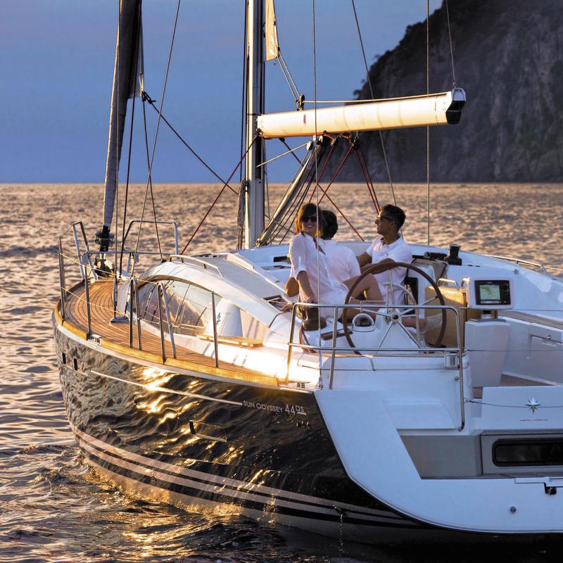 Buy cruising yacht or powerboat